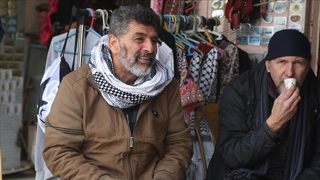 Filistinliler Yahudi yerleşimcilerle toprakları için mücadele ediyor