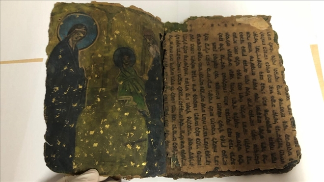 800 yıllık İbranice kitap ele geçirildi..