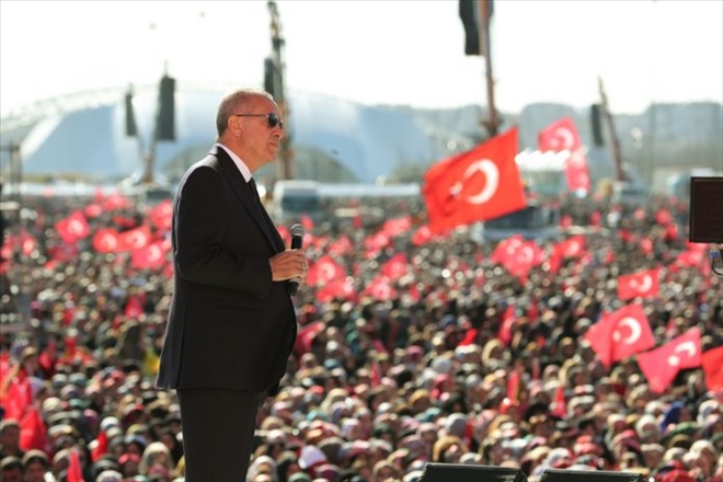 Fehmi KORU; ?Muhteşem´ ve ?tarihi´ sıfatlarıyla manşetlere taşınan iktidar cephesinin İstanbul mitingi üzerine düşüncelerim?