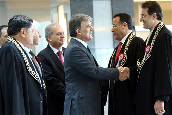 Abdullah Gül bu tutuklama sonrası ne diyecek? ´Kim ne derse desin´ diye destek çıkmıştı