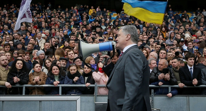 ´Zelenskiy komplo iddiaları nedeniyle katılmaktan vazgeçti, Poroşenko tek kişilik açık oturum yaptı´