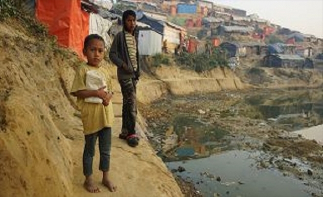 Tek başına Arakan ve Yemenlilere 35 milyon dolar bağışladı