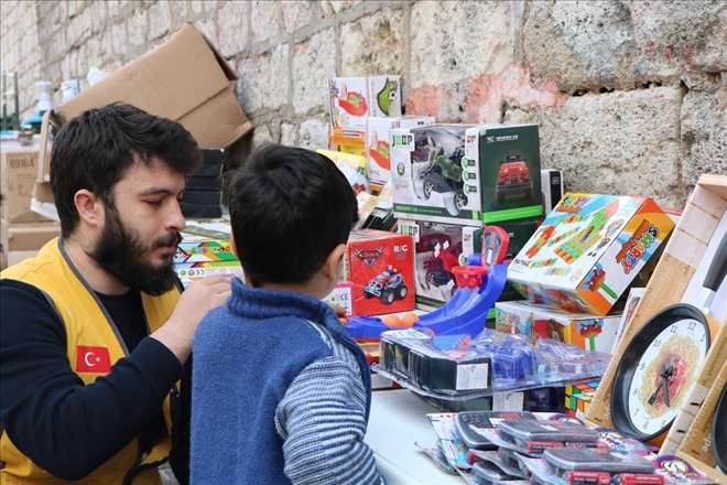 AKDAV´ın düzenlemiş olduğu kermes devam ediyor