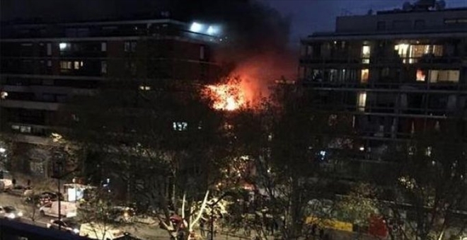 Paris´te yanan binada şiddetli patlama