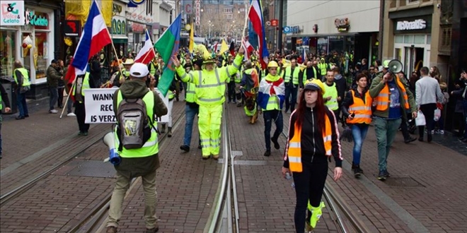 Hollanda´da Sarı Yelekliler 19´uncu Kez Hükümeti Protesto Etti 