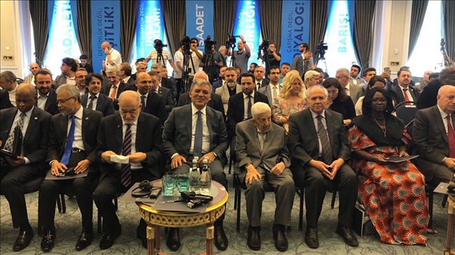 Akşener son dakikada iptal etti; Abdullah Gül, Saadet Partisi´nin D-8 etkinliğine alkışlarla girdi