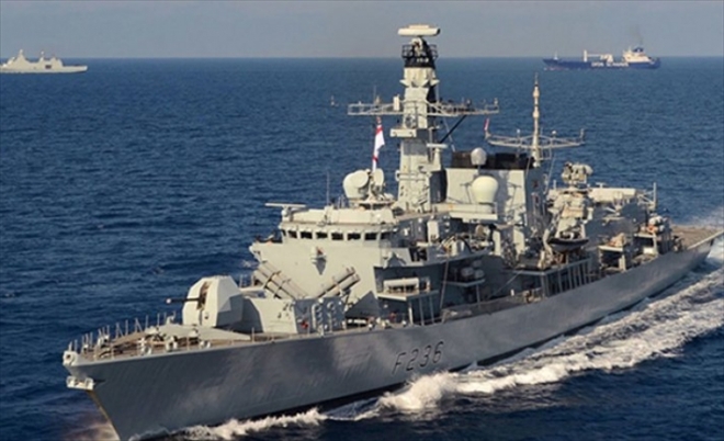 İngiliz donanması ´dur´ dedi, İran geri adım attı