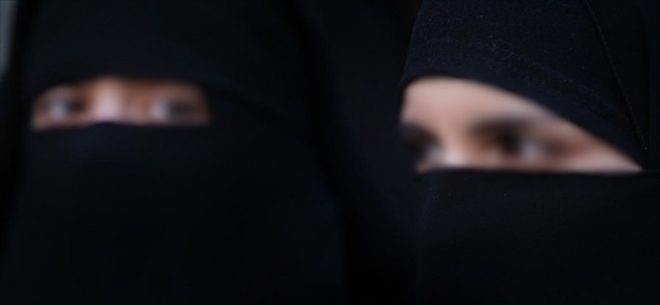 Hollanda´da Peçeli Kadınlara Verilecek Para Cezasını Nida Partisi Ödeyecek 