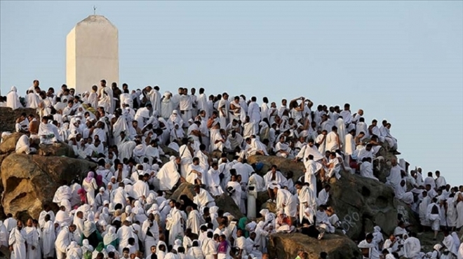 Hacılar Arafat´tan ?Allah en büyüktür´ diye haykırsa da, Suudi sarayları ?Amerika sen ne büyüksün´ demeye devam edecek