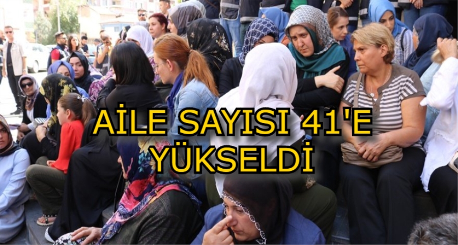 HDP İL BAŞKANLIĞI ÖNÜNDE EYLEM YAPAN AİLE SAYISI 41