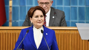  Meral Akşener: Sır maskesinin ardına saklanmaz