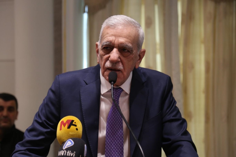 Ahmet Türk: Kanaat önderleri gençlerin silahlanmasına karşı uyarıda bulunmalı