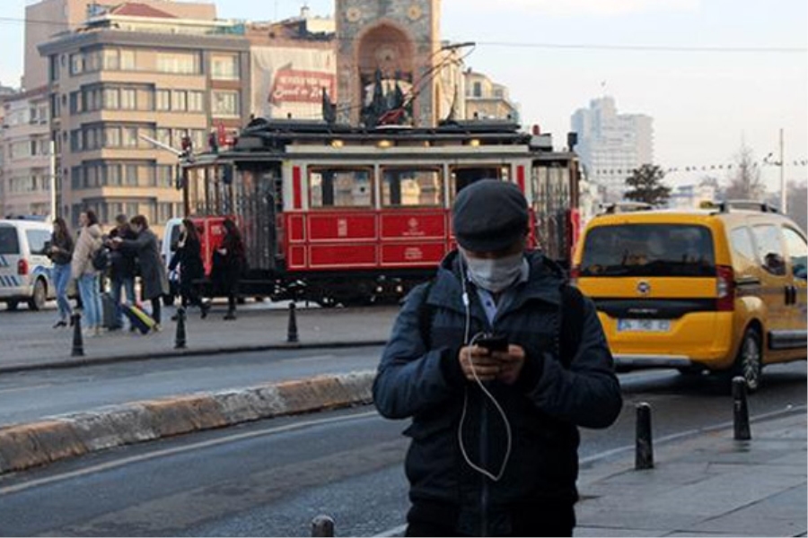 İBB: Risk grubundaki vatandaşlar toplu ulaşımı kullanmaya devam ediyor