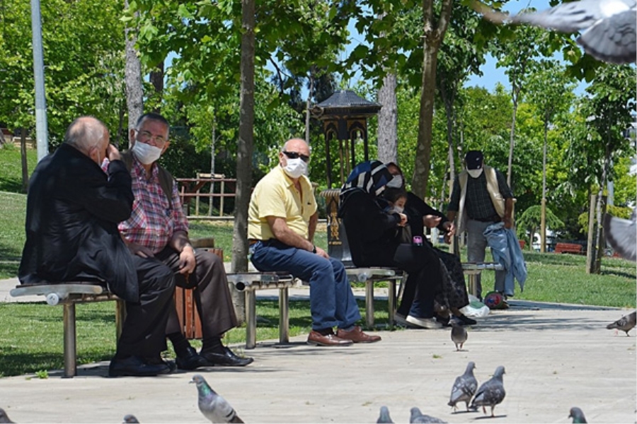 65 yaş üstü vatandaşlar tekrar sokağa çıktı