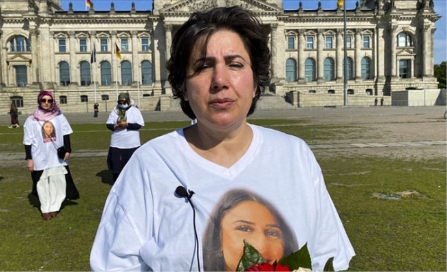 PKK tarafından kızı kaçırılan Maide T. Alman Meclisi önündeki eylemini sürdürüyor