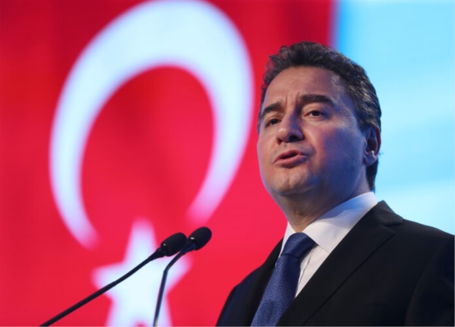 Babacan: İktidar partisinin ortaklarına bakınca hayret ediyorum