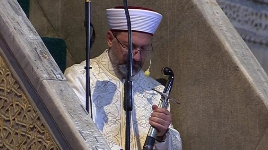 Ali Erbaş’a yönelik ‘cadı avı’ sonuç verdi: Diyanet metinde düzeltmeye gitti