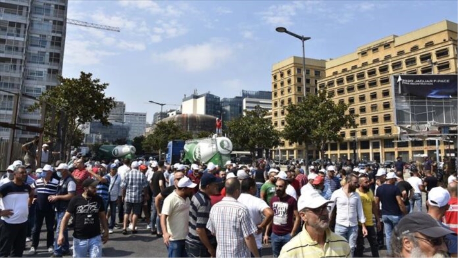 Lübnan’da halk sokağa indi..