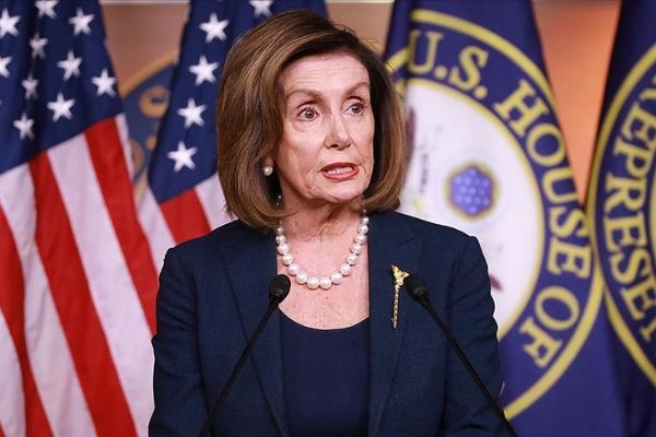 Pelosi: Trump posta servisini sabote etmeye çalışıyor