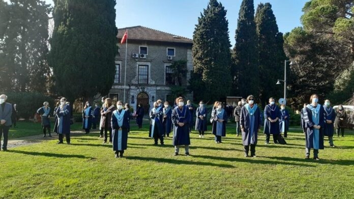 Boğaziçili akademisyenler rektörlüğe sırtını döndü