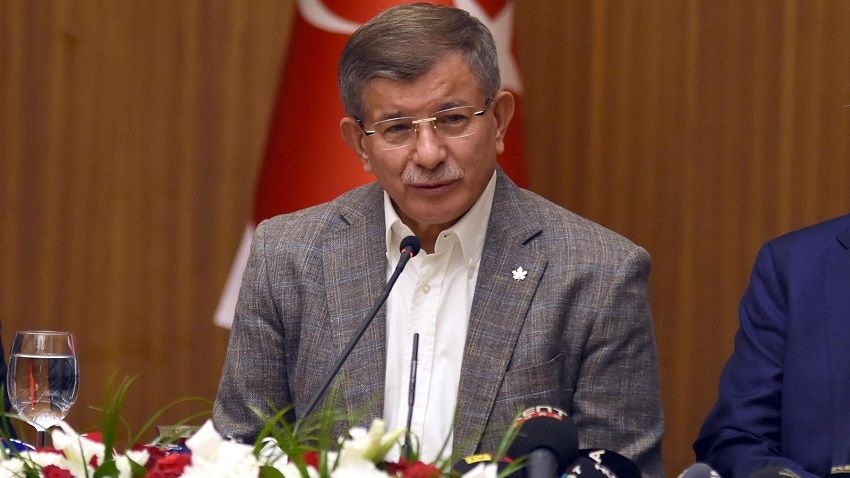 Ahmet Davutoğlu kaza geçirdi