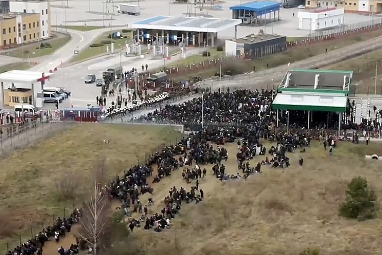 Göçmenler Polonya sınır kapısına dayandı