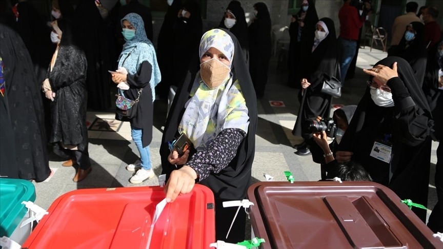 İran halkı cumhurbaşkanını seçmek için sandık başında..