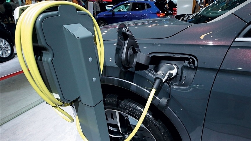 Binek araçların yarısı 2032’ye kadar elektrikli olacak..