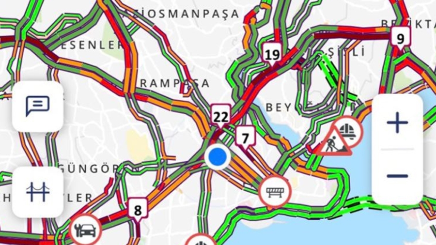 İstanbul için kar göründü, trafik kilitlendi