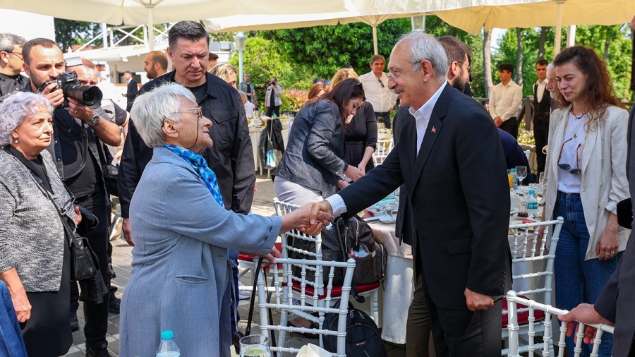 Kılıçdaroğlu Gezi davası tutuklularının aileleri ile görüştü