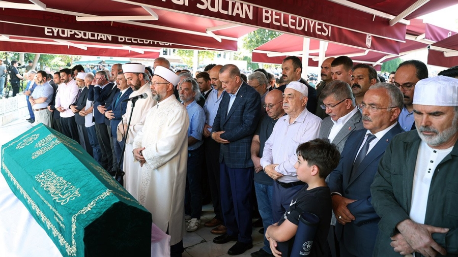 Usta yazara son görev! Rasim Özdenören son yolculuğuna uğurlandı