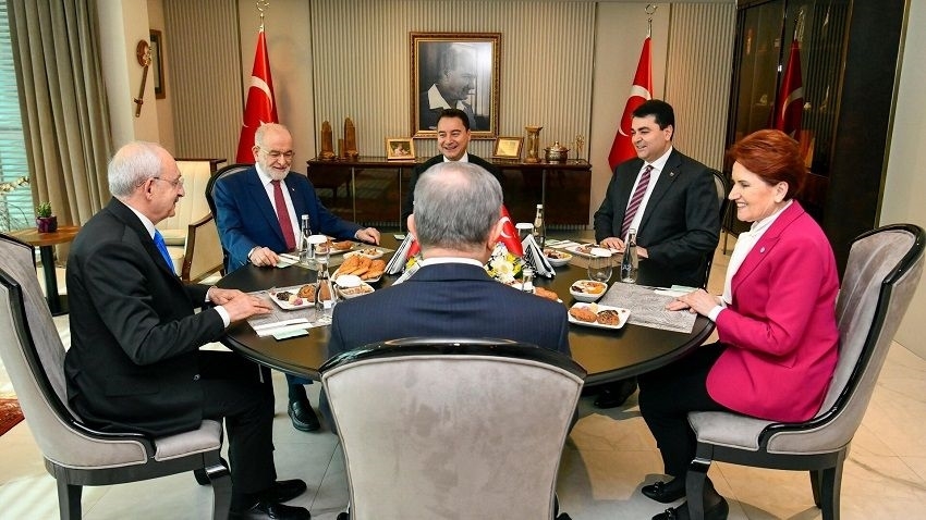 Altılı Masa’da düğümleri Karamollaoğlu çözecek