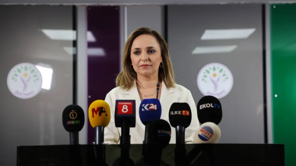 DEM Parti: Komisyonda dinleme çalışmalarının sonuna geliniyor; Öcalan’ın dinlenmesi için formül üretilmeli