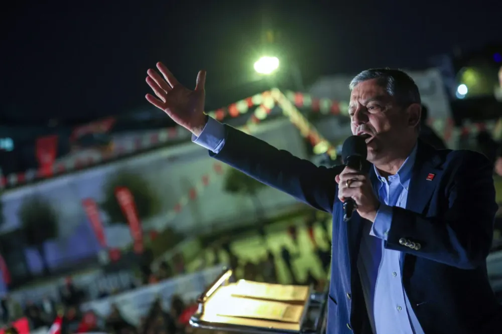 CHP’nin Şişli mitingi... Özgür Özel: “EspressoLab’i boykot listesinden çıkarıyoruz, takdir gençlerin”