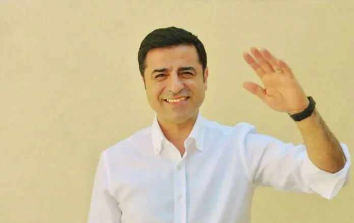 Demirtaş, son makalesine gelen eleştirilere kar açma makinesi metaforu ile cevap verdi: “Kar makinesi makam aracı olmaz, hedefe ilerleyin”