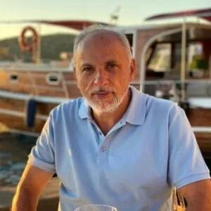 Neden bizde komedide pornografi, İngiltere’de hiciv?