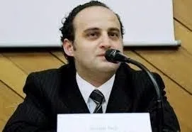  Birikip Yeniden Sıçramak İçin Elde Var Hüzün(*)