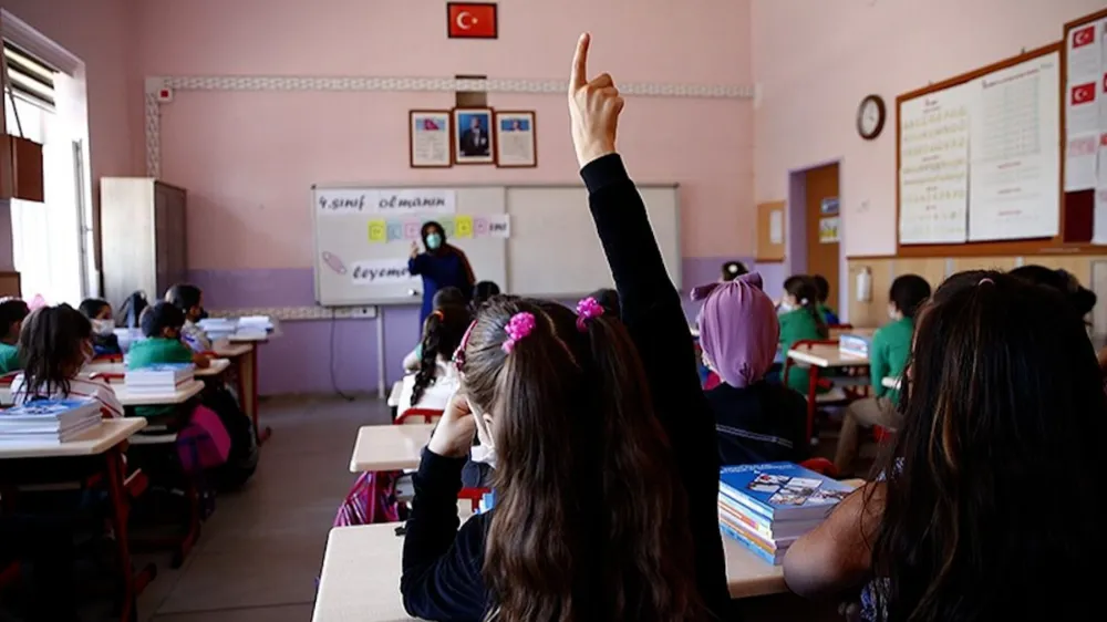 Eğitimde yeni tartışma: Liseler zorunlu olmaktan çıkıp 3 yıla düşürülsün
