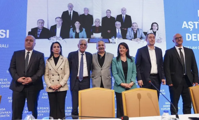 Öcalan’dan DEM’e mesaj: “40 yıl önce Kürt’ün adı yoktu, bugün belediyeleri var. Süreci halka anlatın”