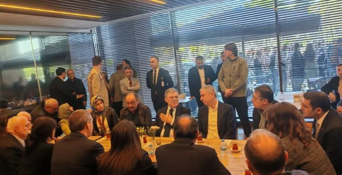 Sırrı Süreyya’nın tedavisi sürüyor. Kızı: “En iyi bildiğin şeyi yap ve diren baba”
