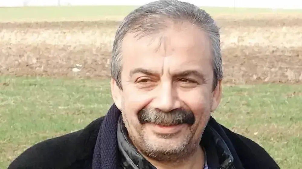 Sırrı Süreyya Önder’in sağlık durumuna ilişkin kardeşinden açıklama: Kalbin sağ tarafı da kasılmaya başladı