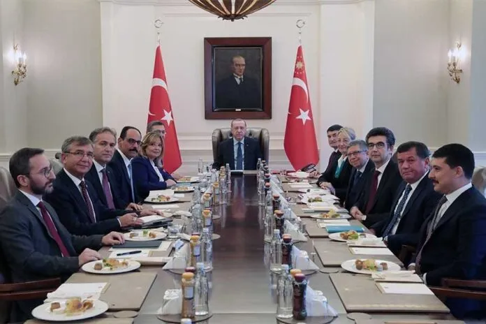 İlnur Çevik’ten Beştepe anıları: “Cumhurbaşkanı, Güvenlik Dış Politikalar Kurulu’nda ‘evli değilim’ diyen Gülnur Aybet için ‘bunu evlendirin’ dedi”