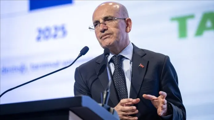 Yeni Şafak eleştirdi, Mehmet Şimşek ekonomik programı savundu:  “Eleştirenler ya bizi duymuyor ya da kötü niyetli”