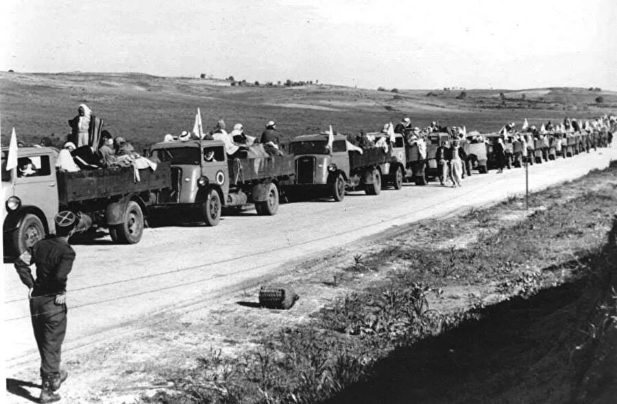 Deyr Yâsin Katliamı'nda ölü sayılarının abartılarak aktarılması sonucu hayatlarından korkan binlerce Filistinli, tek bir Siyonist kurşunu atılmadan evlerini terk etti.