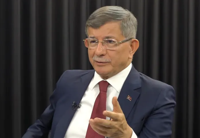 Davutoğlu’ndan Lozan yorumu: “Hukukta ‘Pacta Sunt Servanda’ ilkesi vardır. Anlaşma biri yok dedi diye yok olmaz”