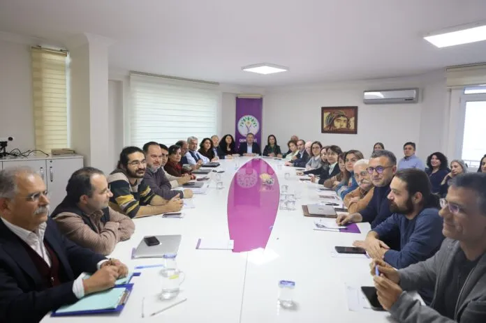 “Diyalog sadece Kürt sorununun çözümüne değil Türkiye’de demokratik toplumun inşasına da olanak sunmaktadır”