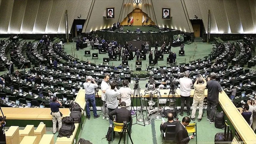 İran Meclisi, Hürmüz Boğazı’nın kapatılmasını onayladı