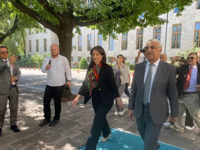İmralı Heyeti Numan Kurtulmuş’la görüştü: “Bahçeli, Özel, Erdoğan’la görüşüp sonra Öcalan’ı ziyaret edeceğiz”