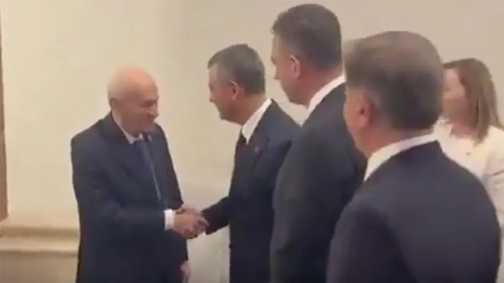 Özel ve Bahçeli sohbet etti: 
