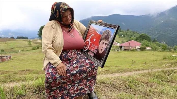 Tuncer Bakırhan’dan Eren Bülbül’ün annesine bayram telefonu